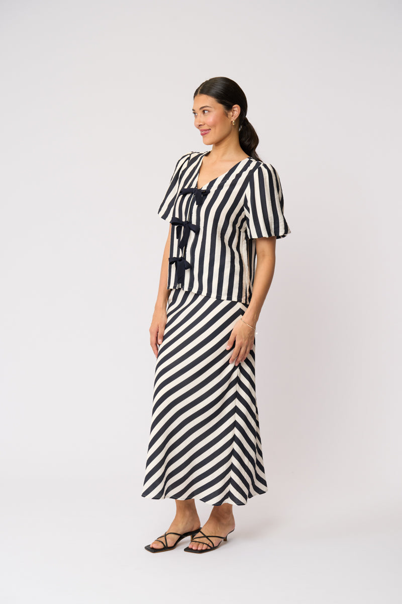 Stripe Right Top | Ink