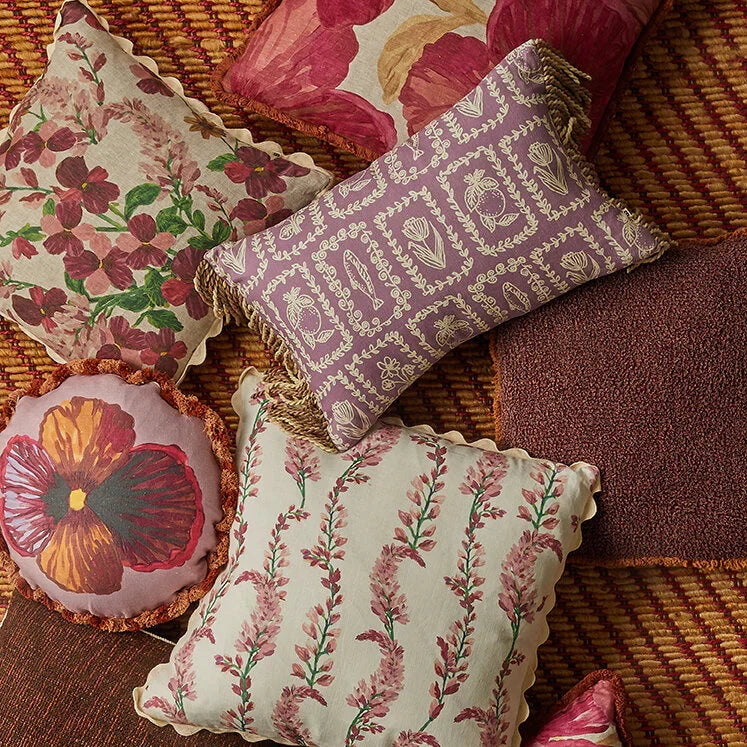 CUSHIONS & THROWS