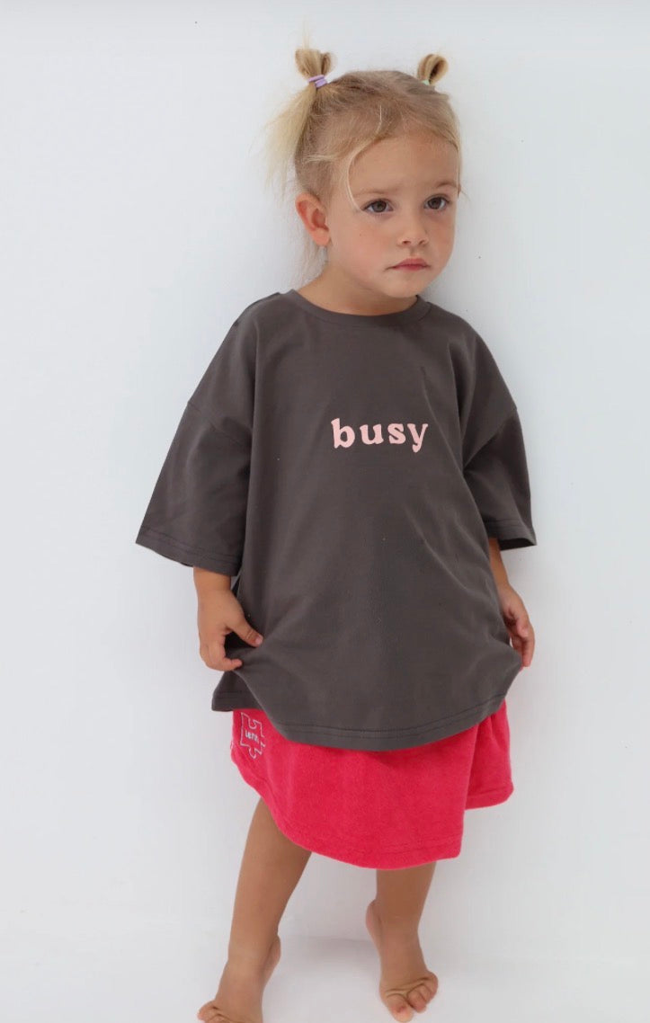 Busy Tee | Charcoal Pink