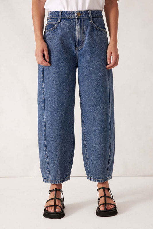 Maggie Tapered Barrel Jean | Fresh Indigo
