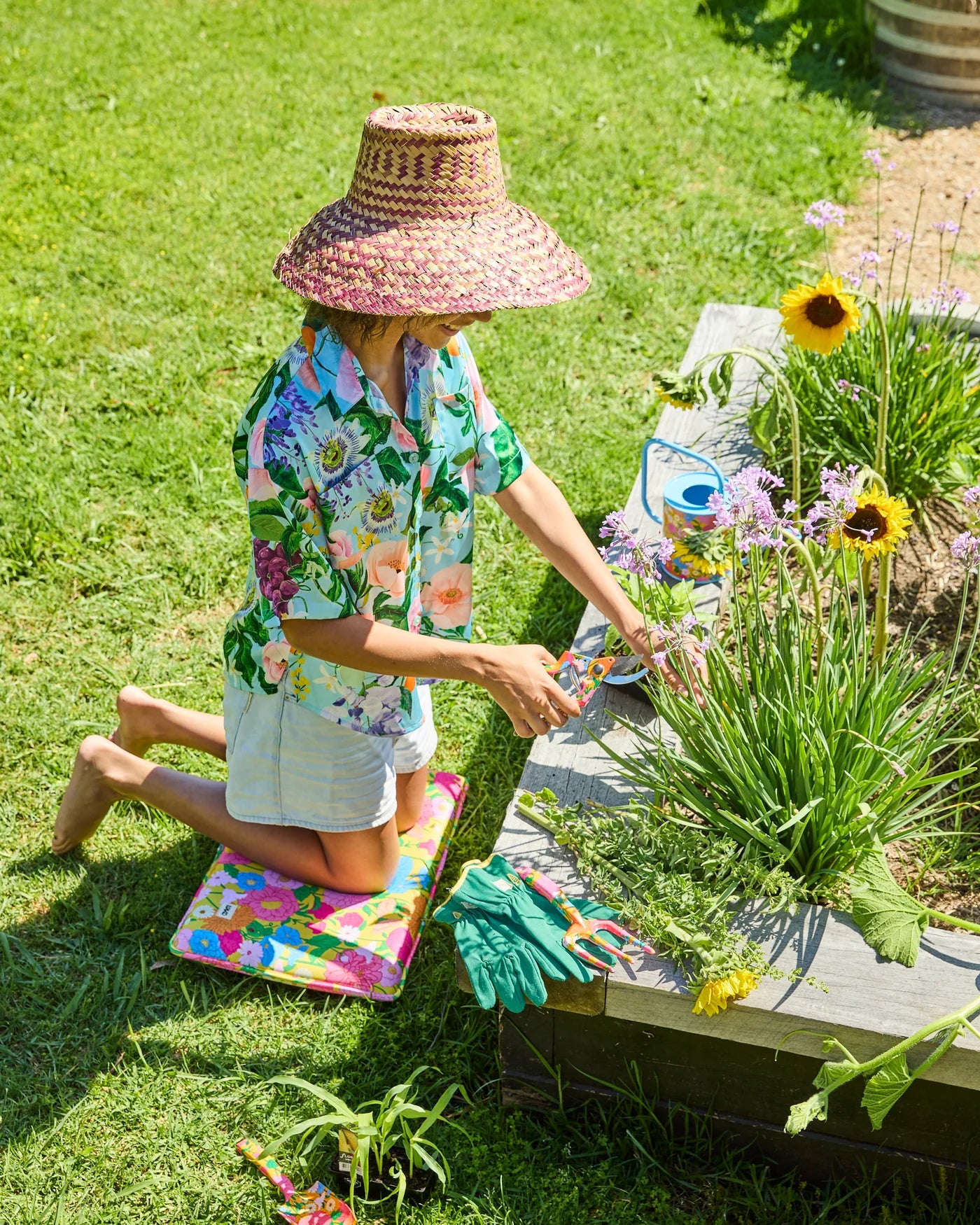 Gardening Kneeling Mat | Follow The Sun Yellow