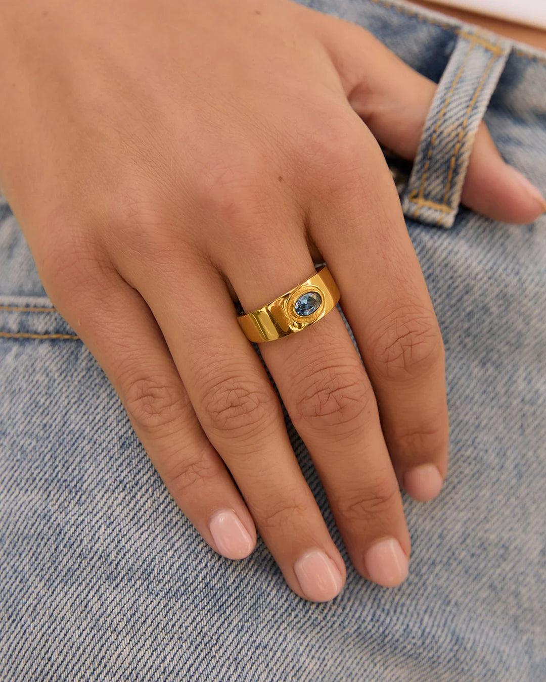 Neve Gold Ring | Sapphire