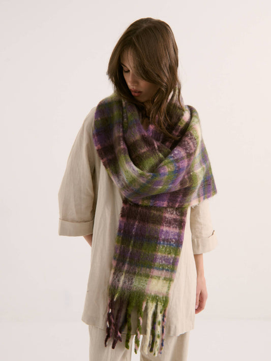 Vacanza Fluffy Scarf