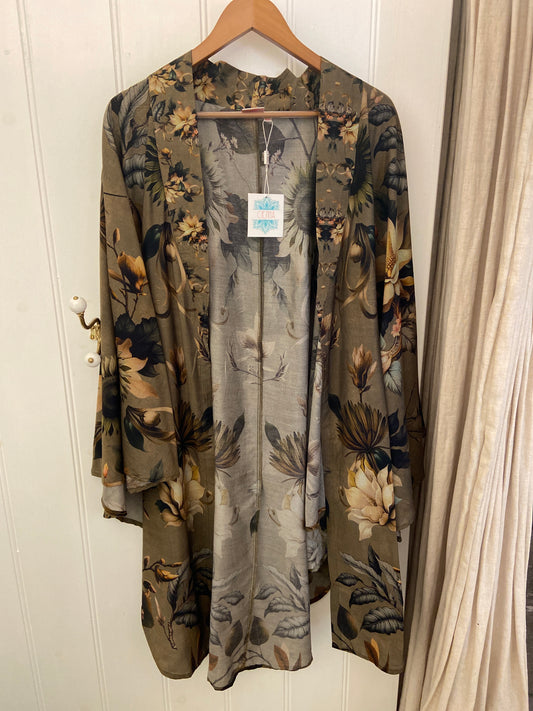 Magnolia Wrap