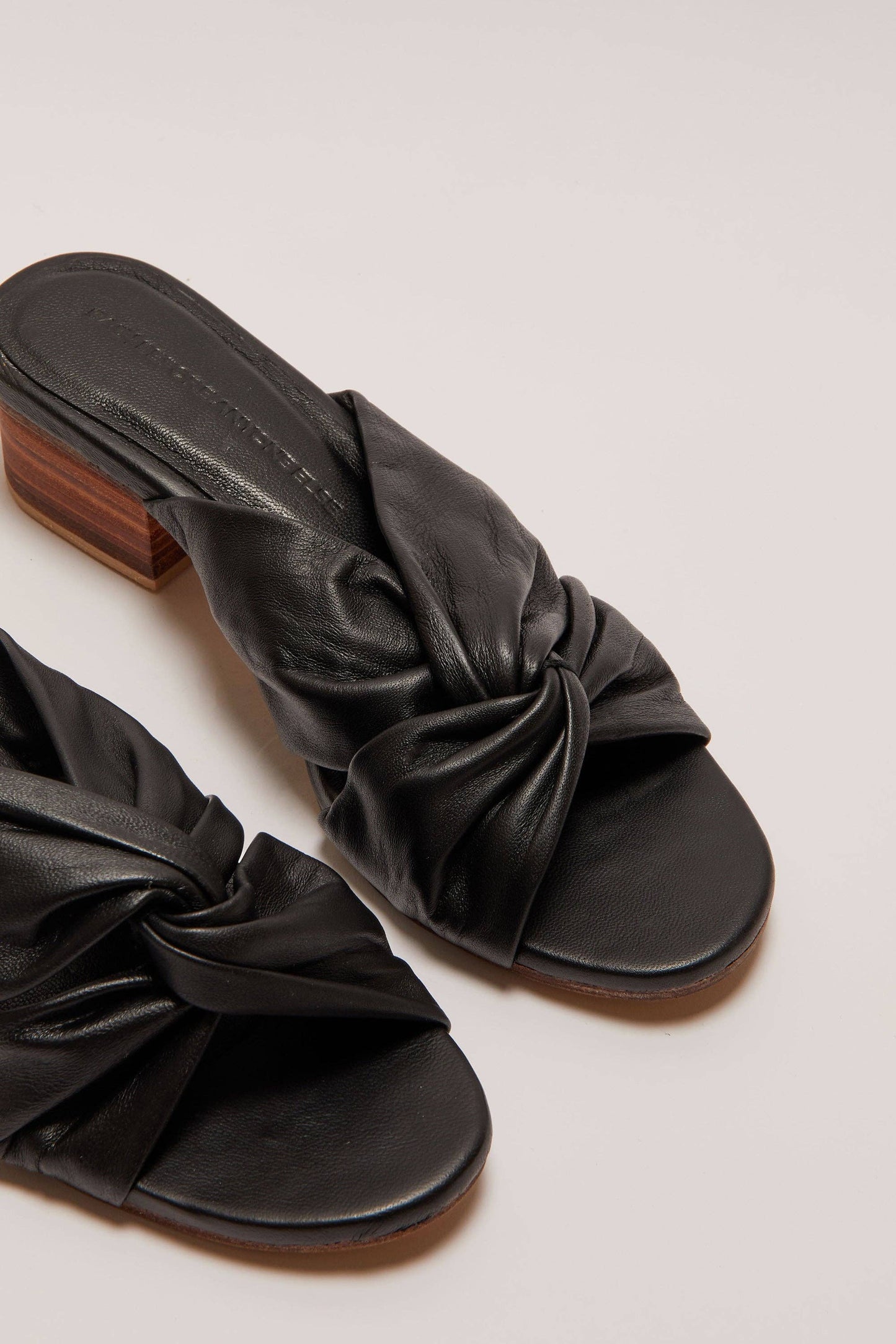 Heidi Heel | Black