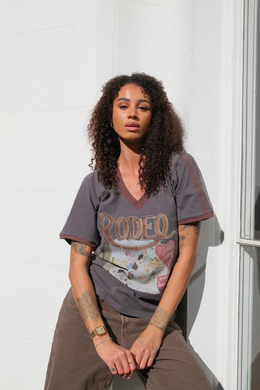 Rodeo V-Neck Tee | Charcoal