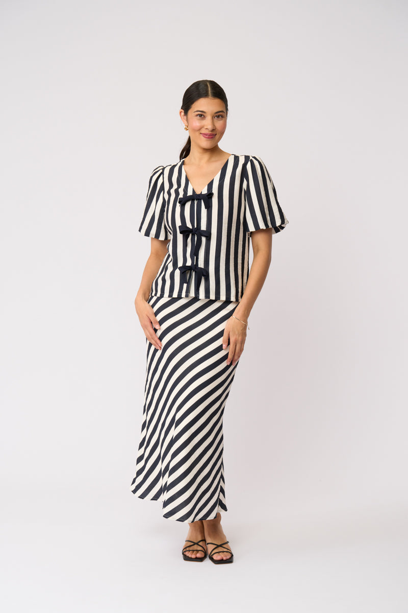 Stripe Right Top | Ink