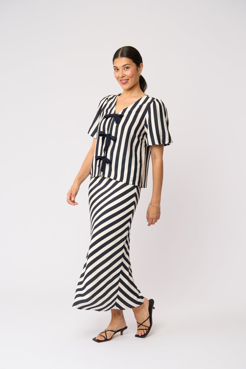 Stripe Right Top | Ink